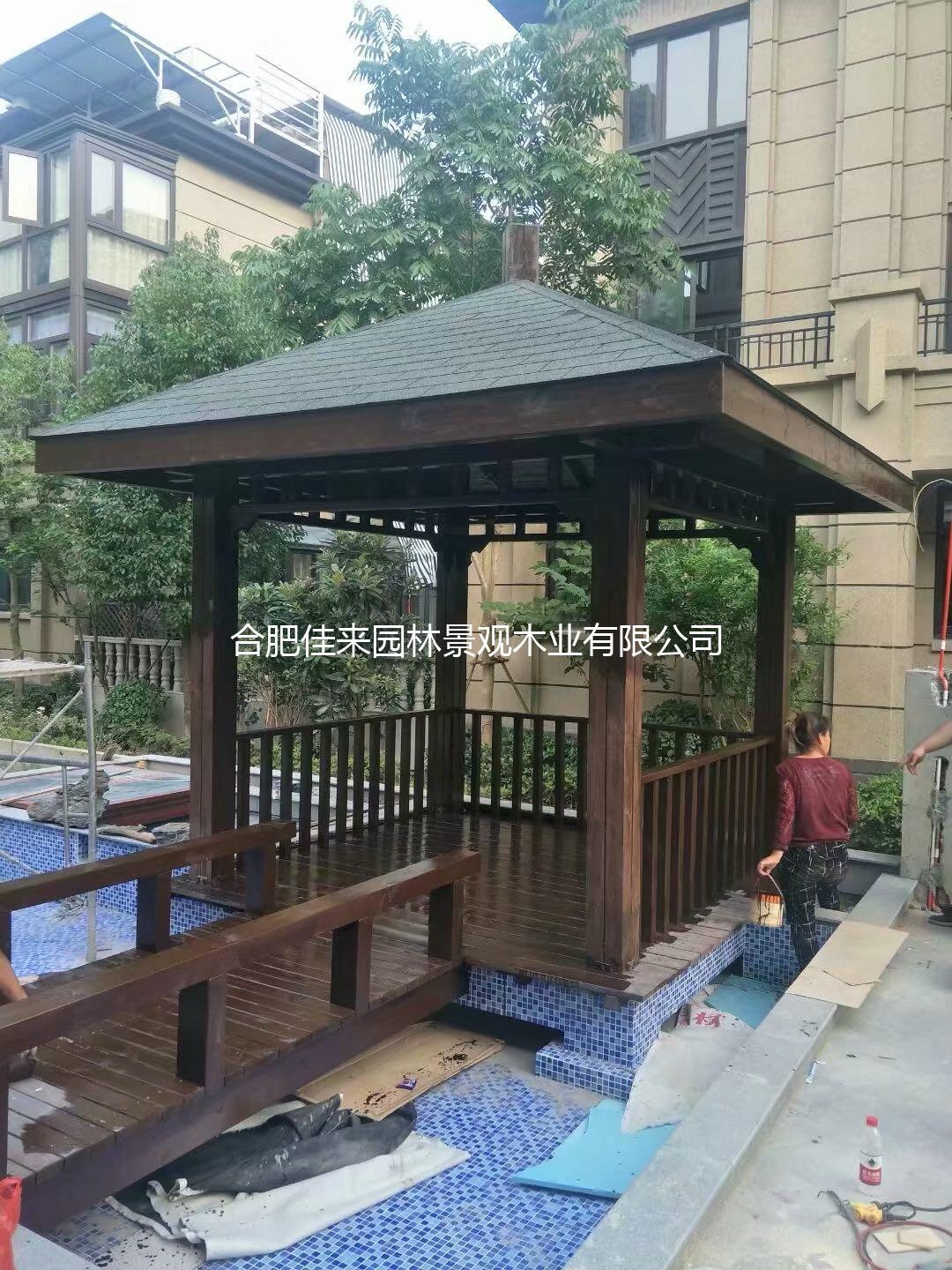 中海滨湖公馆凉亭与木桥